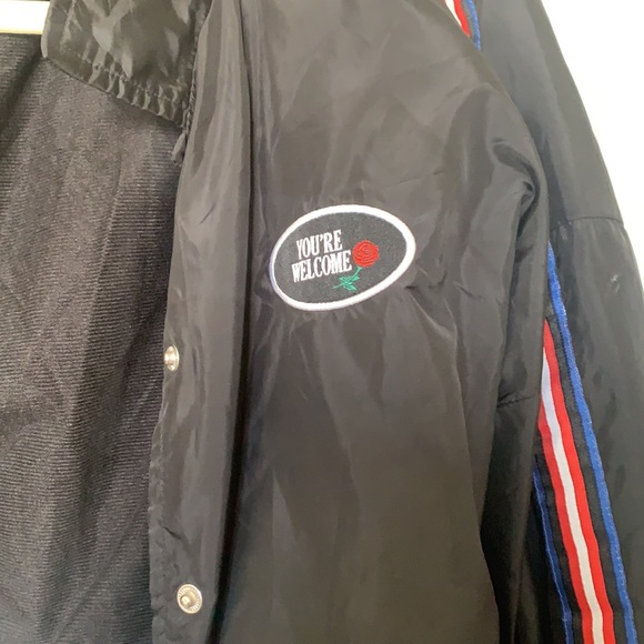 HP 🎉 Cropped Black windbreaker jacket - Picture 2 of 7